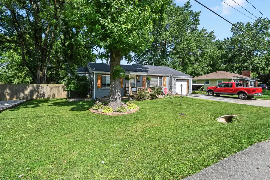 2233 S Roanoke Avenue, Springfield, MO 65807 - #3
