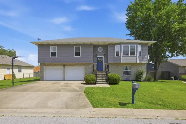 1225 Douglas Court, Carthage, MO 64836