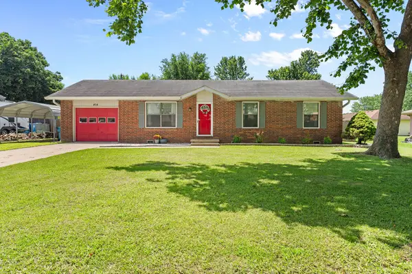 404 E Deanna Lane, Nixa, MO 65714