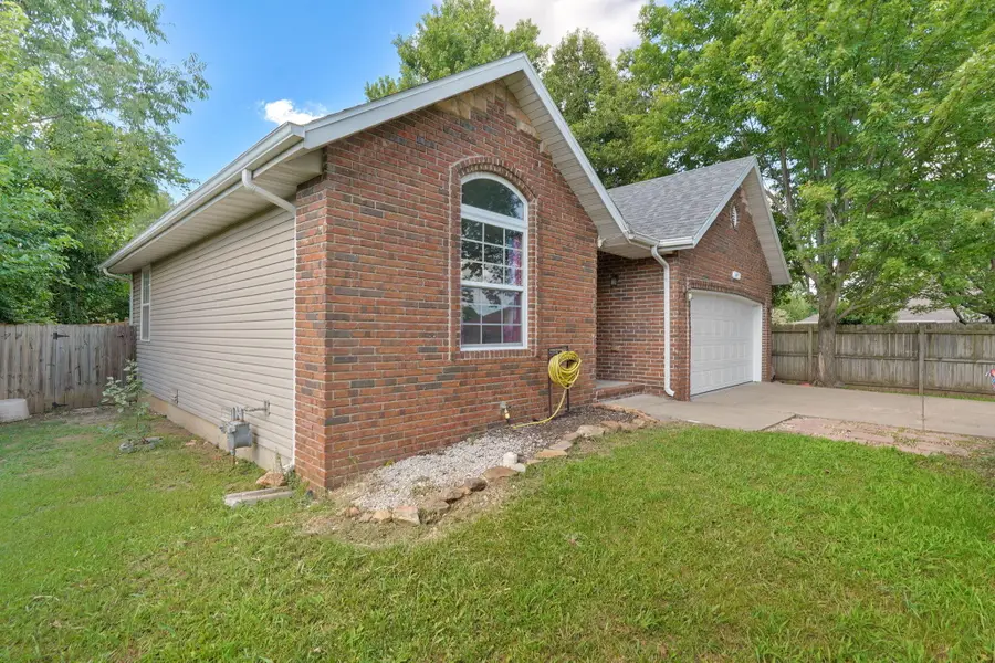 3977 W Beechwood Street, Springfield, MO 65807 - #2
