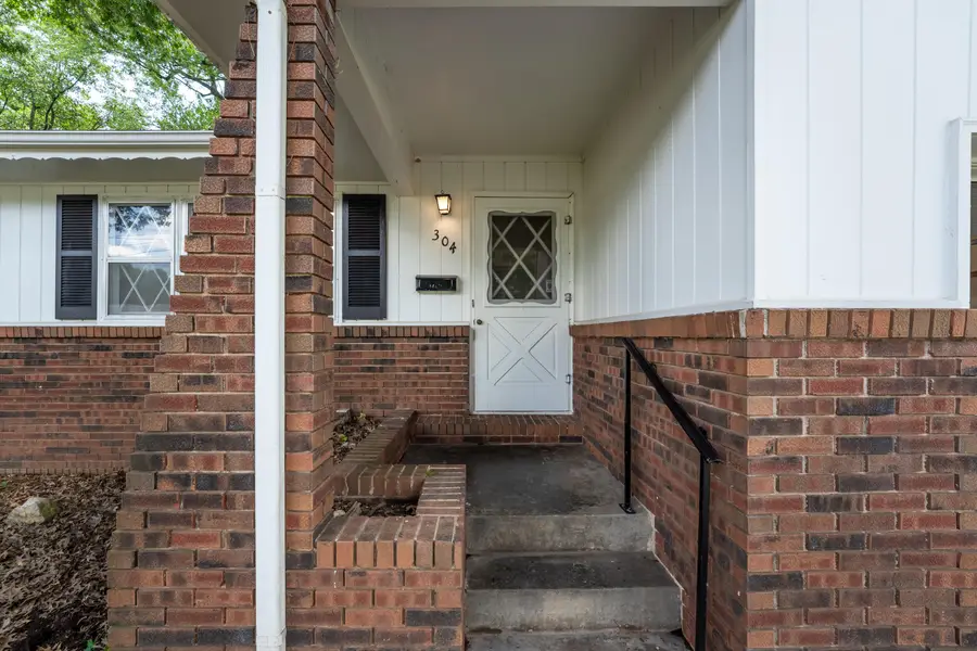 304 E Broadmoor Street, Springfield, MO 65807 - #3