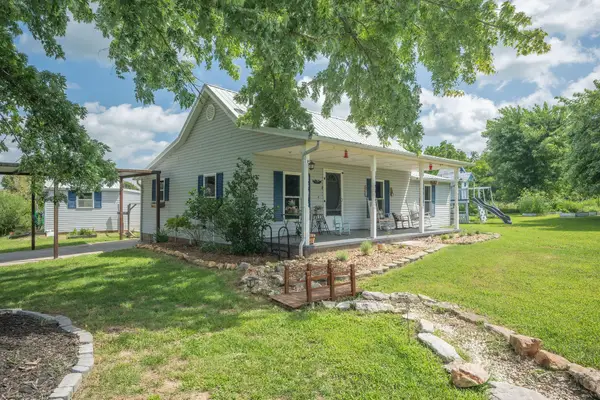17599 Fair Oaks Lane, Neosho, MO 64850