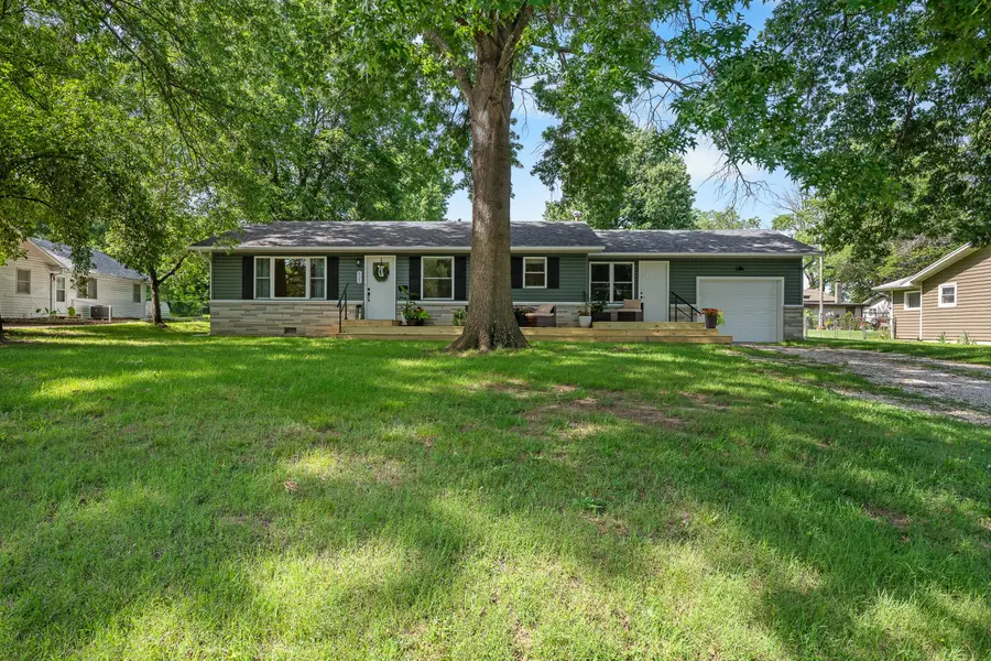633 E Division Street, Bolivar, MO 65613 - #2