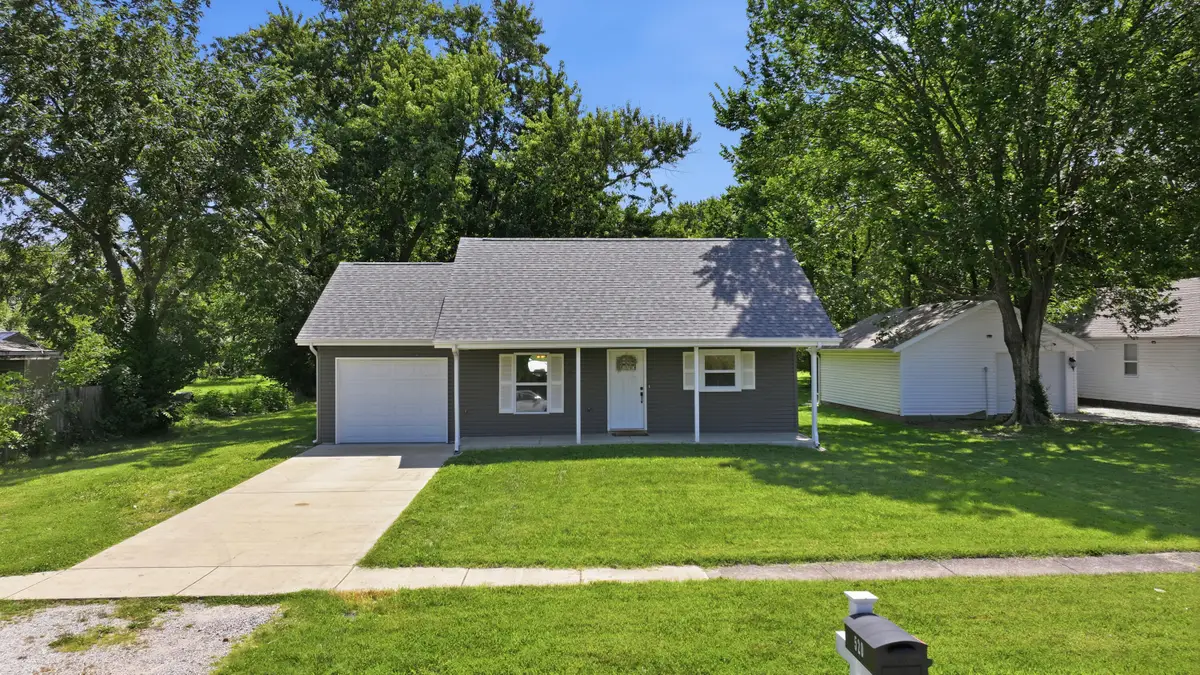 520 S Pine Street, Marshfield, MO 65706 - #1