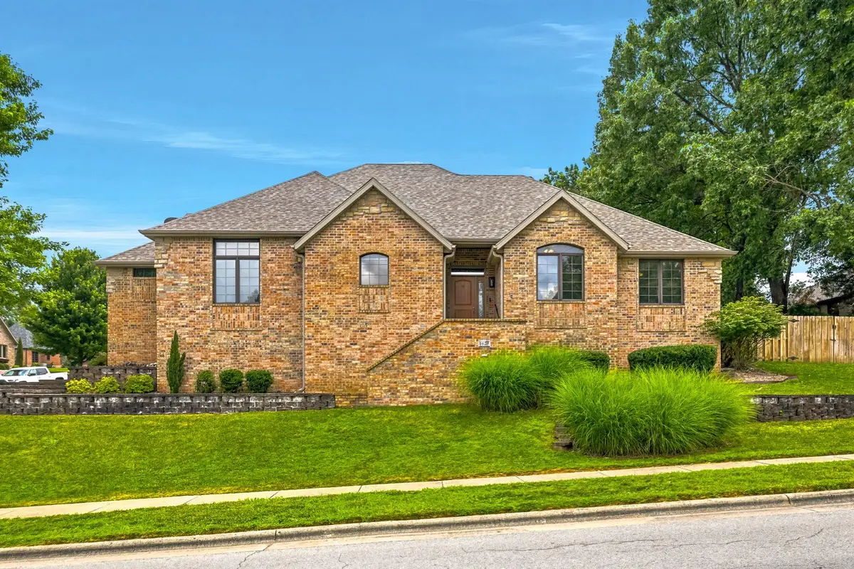 1628 E Wood Oaks Street, Springfield, MO 65804 - #1