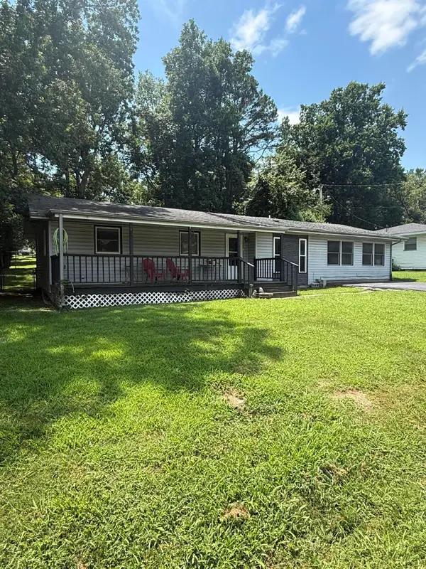 112 South Street, Crane, MO 65633