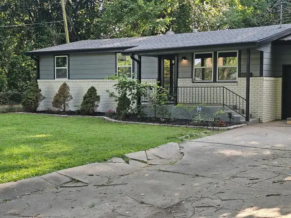 2203 N Kentwood Avenue, Springfield, MO 65803