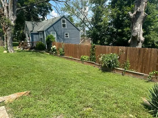 307 W Leyda Avenue, West Plains, MO 65775 - #3
