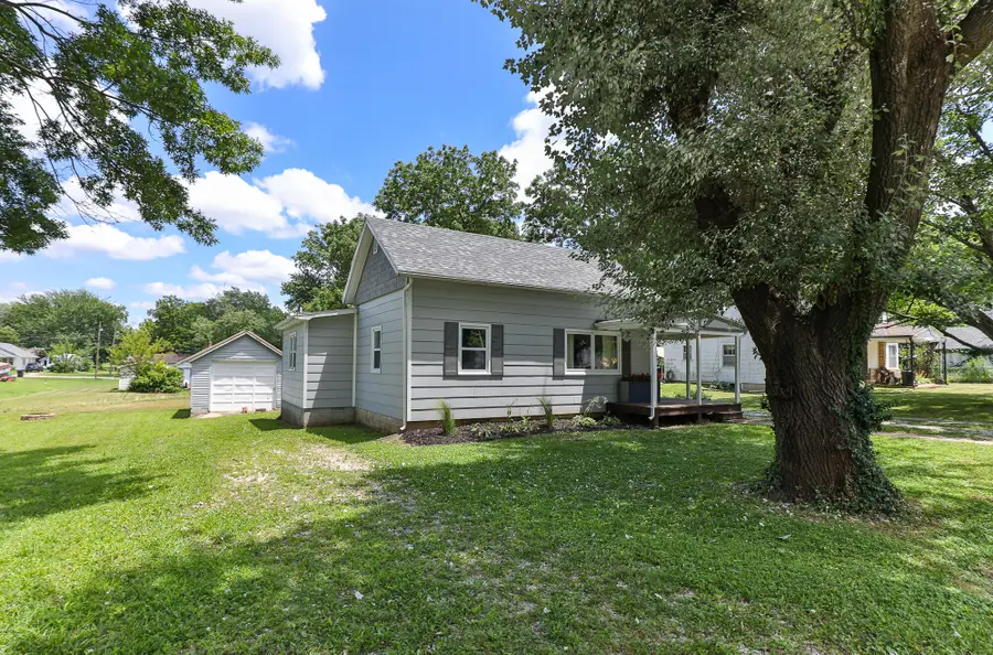 526 N Springfield Avenue, Bolivar, MO 65613 - #3