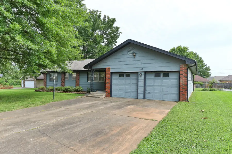 563 W Woodland Street, Springfield, MO 65807 - #2