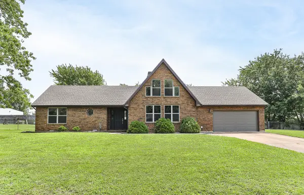 1922 S Colony Avenue, Bolivar, MO 65613