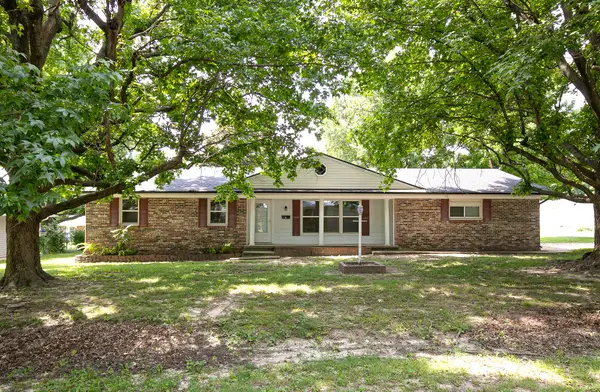 910 E Auburn Street, Bolivar, MO 65613