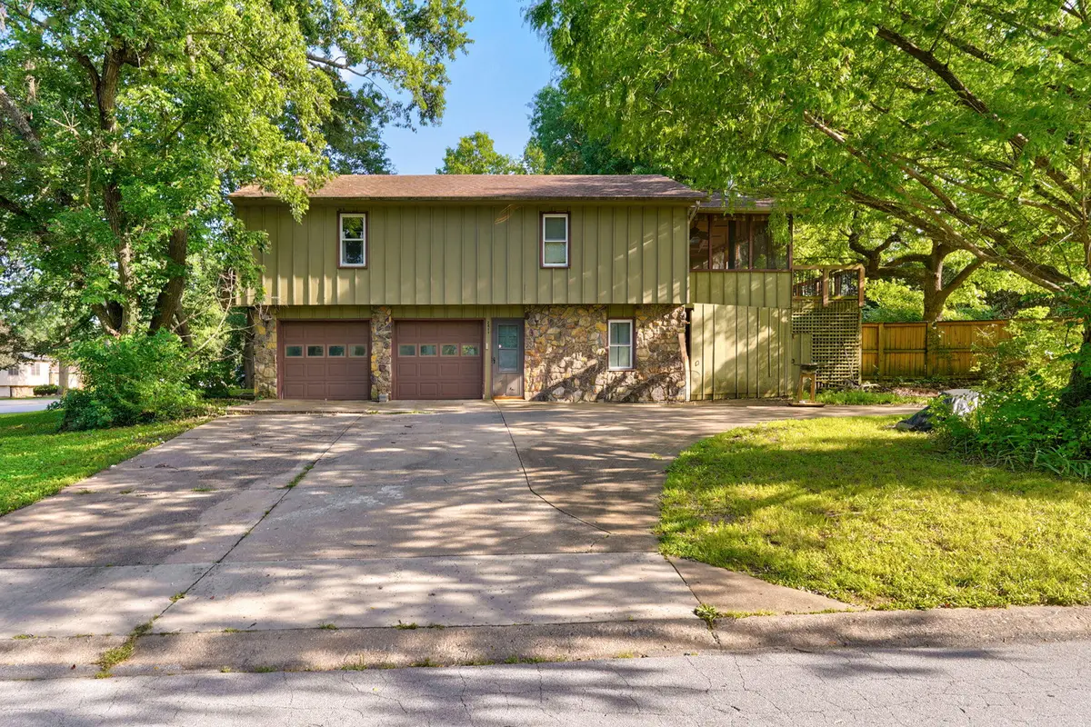 2411 S Camber Avenue, Springfield, MO 65809 - #1