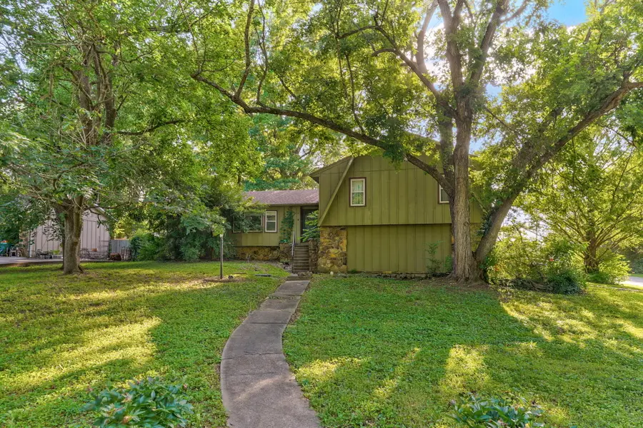 2411 S Camber Avenue, Springfield, MO 65809 - #2
