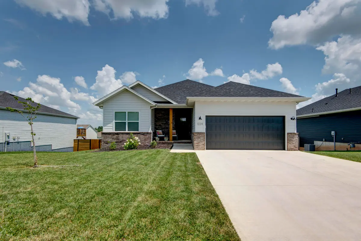 1224 S Birch Avenue, Springfield, MO 65802 - #1