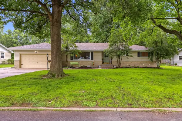 1704 S Link Avenue, Springfield, MO 65804