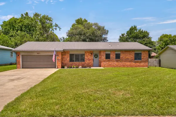 821 E Edgewood Street, Springfield, MO 65807