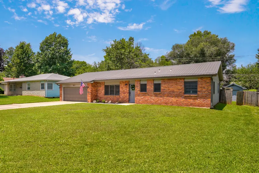 821 E Edgewood Street, Springfield, MO 65807 - #2
