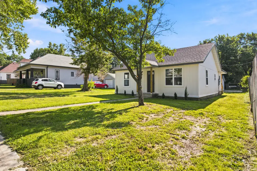 605 N Lincoln Avenue, Monett, MO 65708 - #2