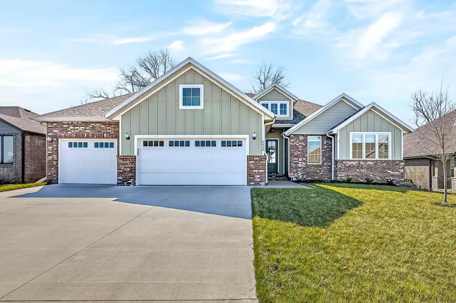 6039 S Kings Avenue, Springfield, MO 65810 - #2