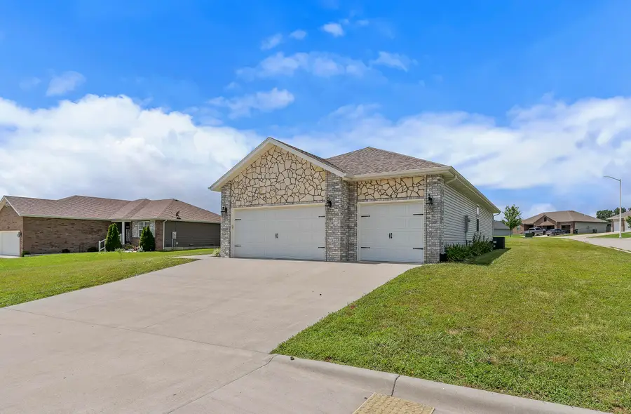 457 Little Avenue, Clever, MO 65631 - #3