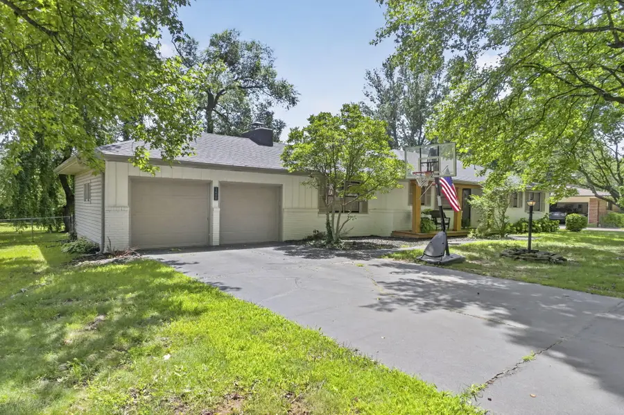 2406 E Broadmoor Street, Springfield, MO 65804 - #3