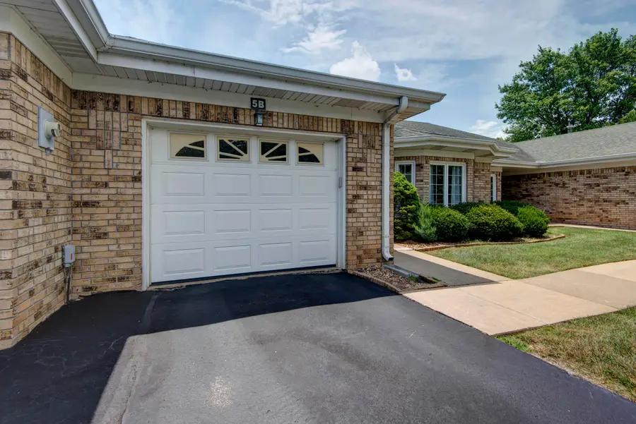 1717 W Elfindale Street #5b, Springfield, MO 65807 - #2