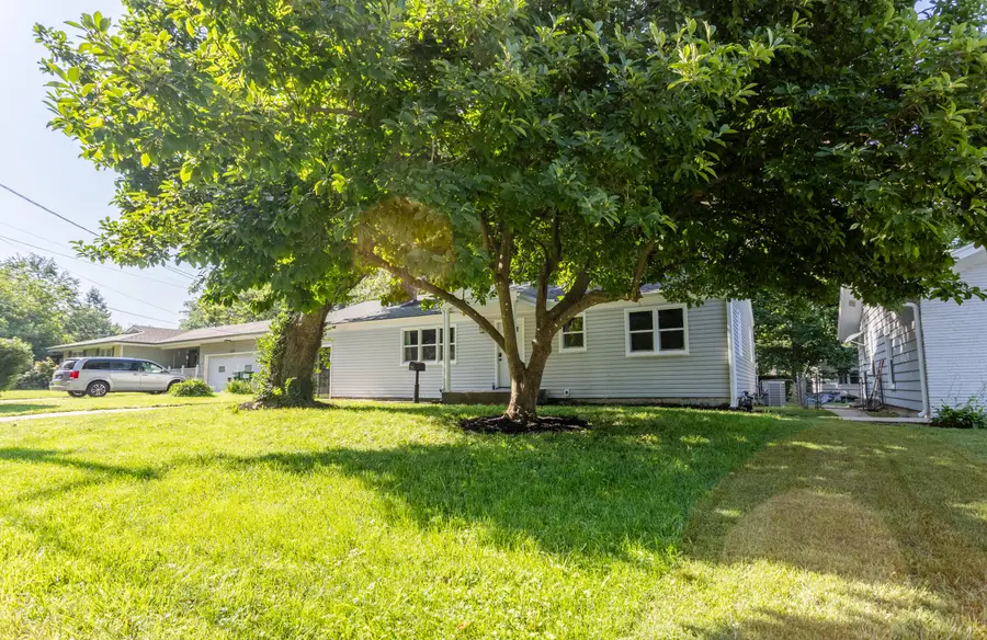 1318 E Cozy Street, Springfield, MO 65804 - #2