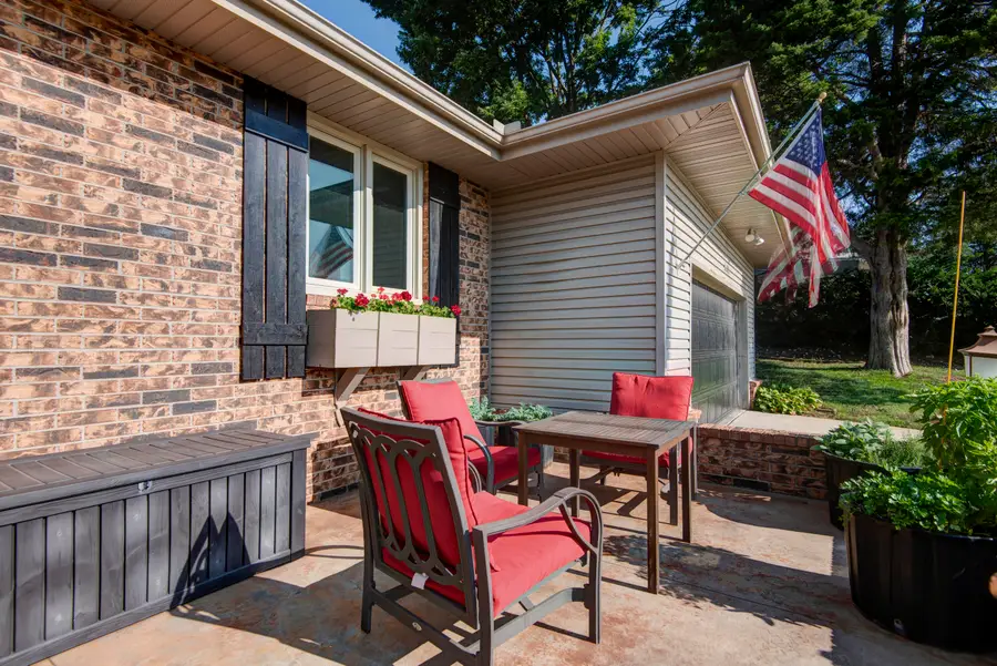 1433 S Charing Road, Springfield, MO 65809 - #3