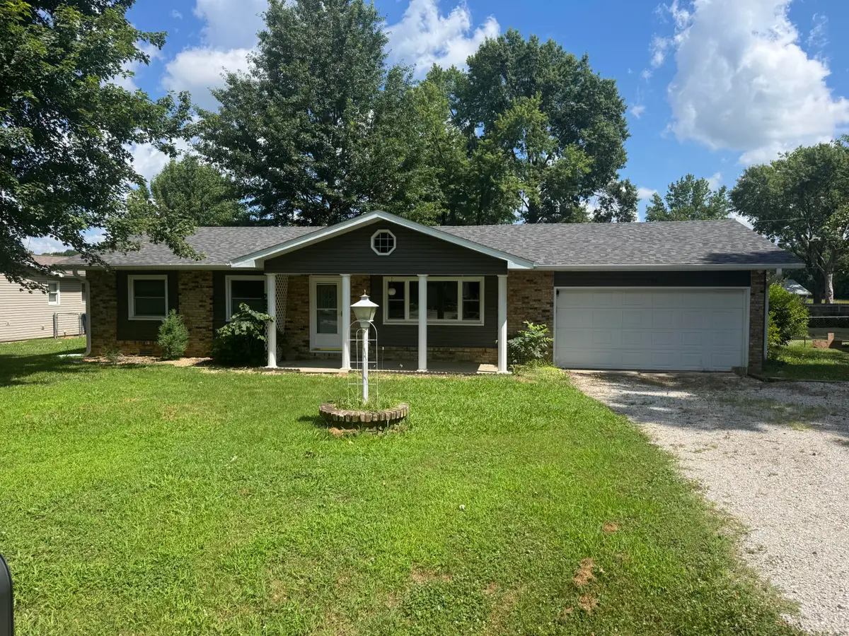 125 E Pennell Street, Bolivar, MO 65613 - #1