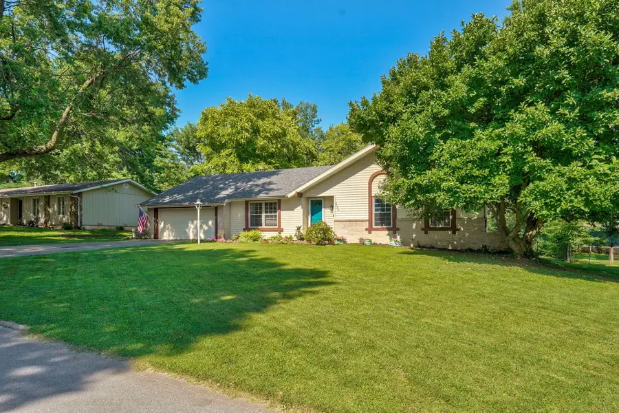 3555 S Parkhill Avenue, Springfield, MO 65807 - #2
