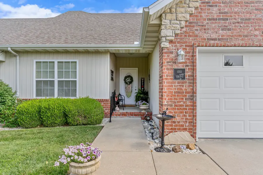 1352 N Sandy Creek Circle #Unit 3, Nixa, MO 65714 - #2