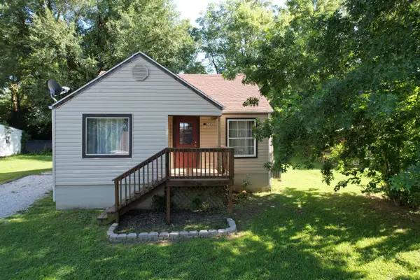 713 E Benton Avenue, Ava, MO 65608