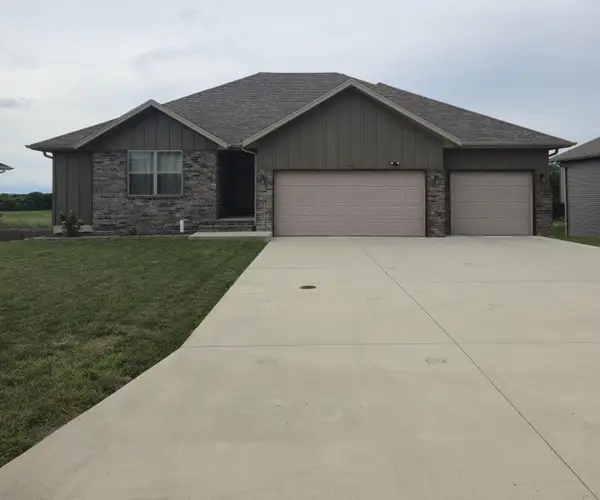 517 N Stella Court, Willard, MO 65781