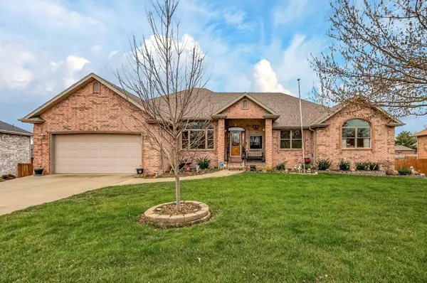 2374 S April Avenue, Springfield, MO 65807