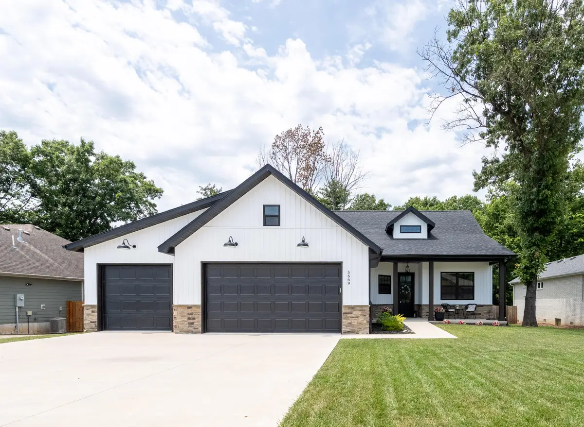 5669 S Cloverdale Lane, Battlefield, MO 65619 - #1