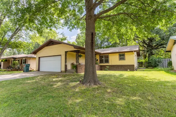 1348 S Arcadia Avenue, Springfield, MO 65804