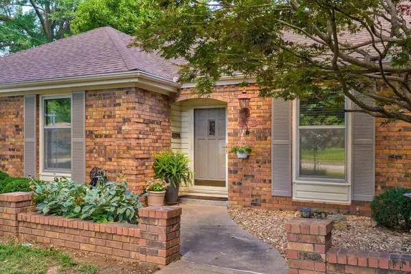 3746 S Dayton Avenue, Springfield, MO 65807