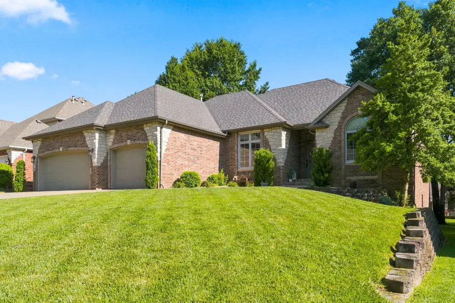 1019 W Parkhill Circle, Springfield, MO 65810 - #3