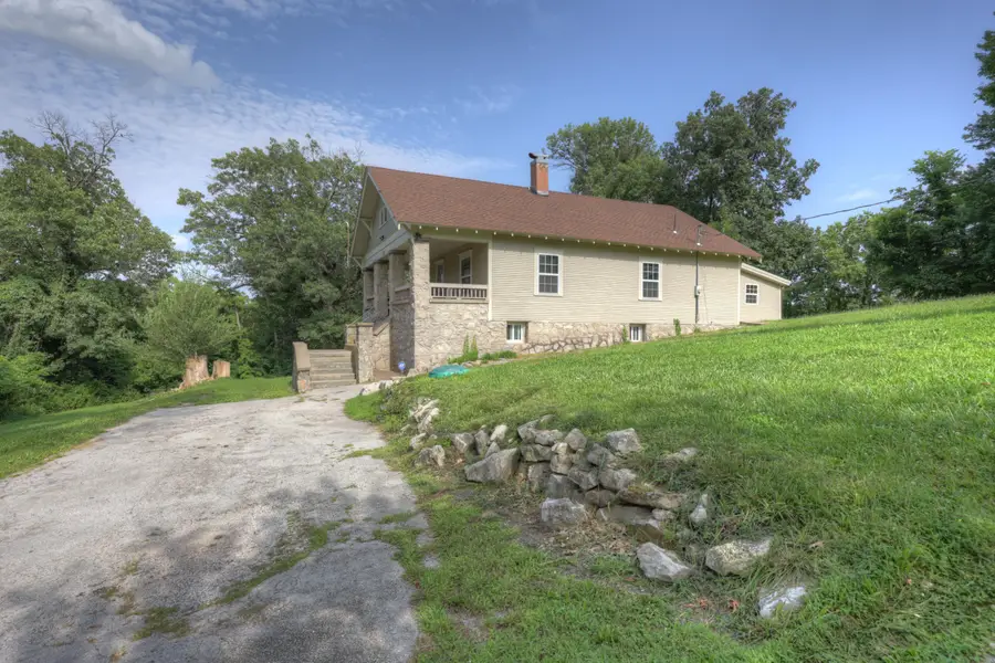 721 W Adams Court, Neosho, MO 64850 - #3
