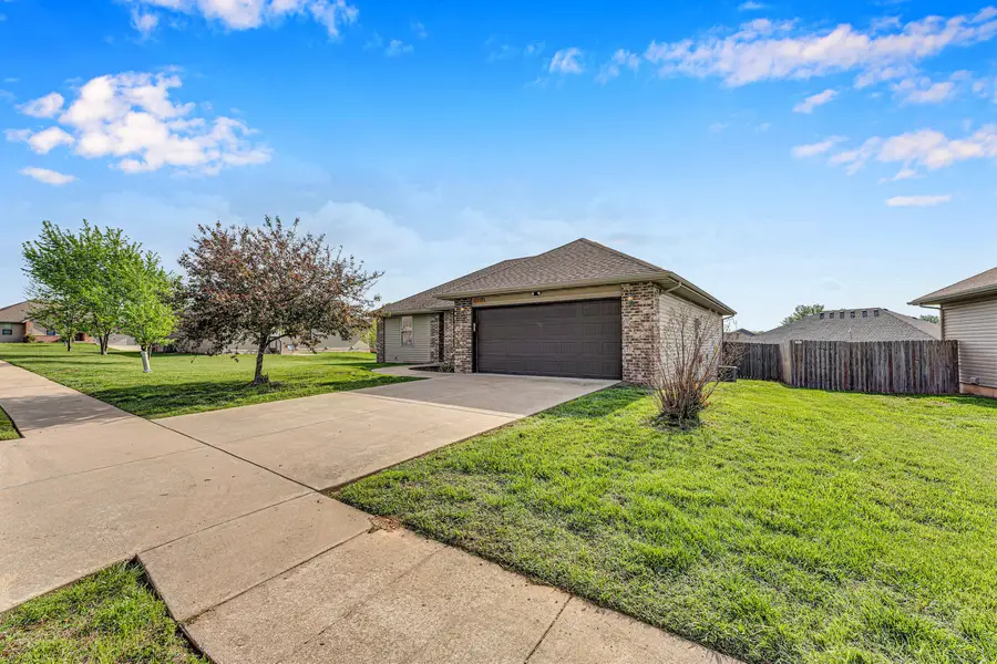 1054 S Tanner Drive, Springfield, MO 65802 - #2