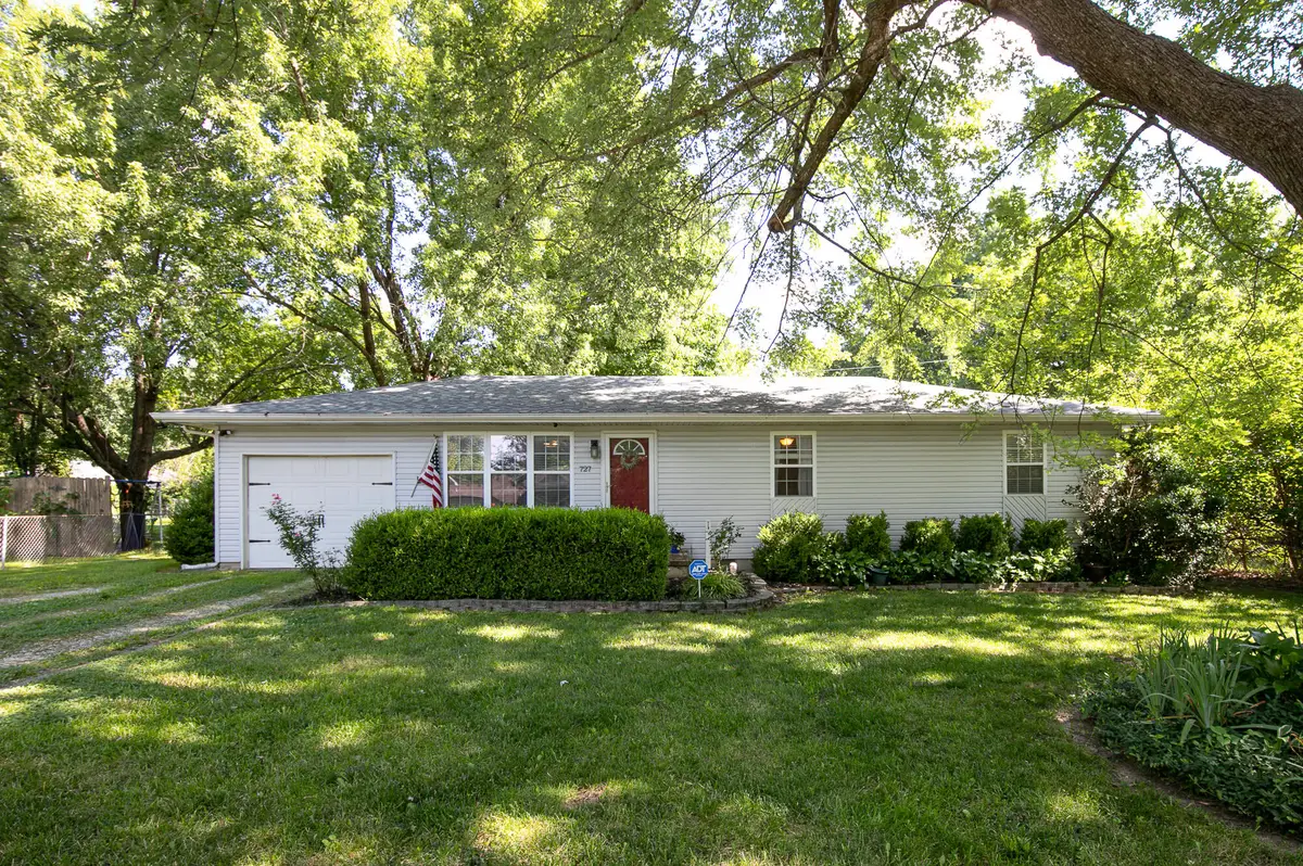 727 W Hughs Street, Bolivar, MO 65613 - #1