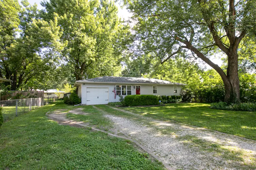 727 W Hughs Street, Bolivar, MO 65613 - #2