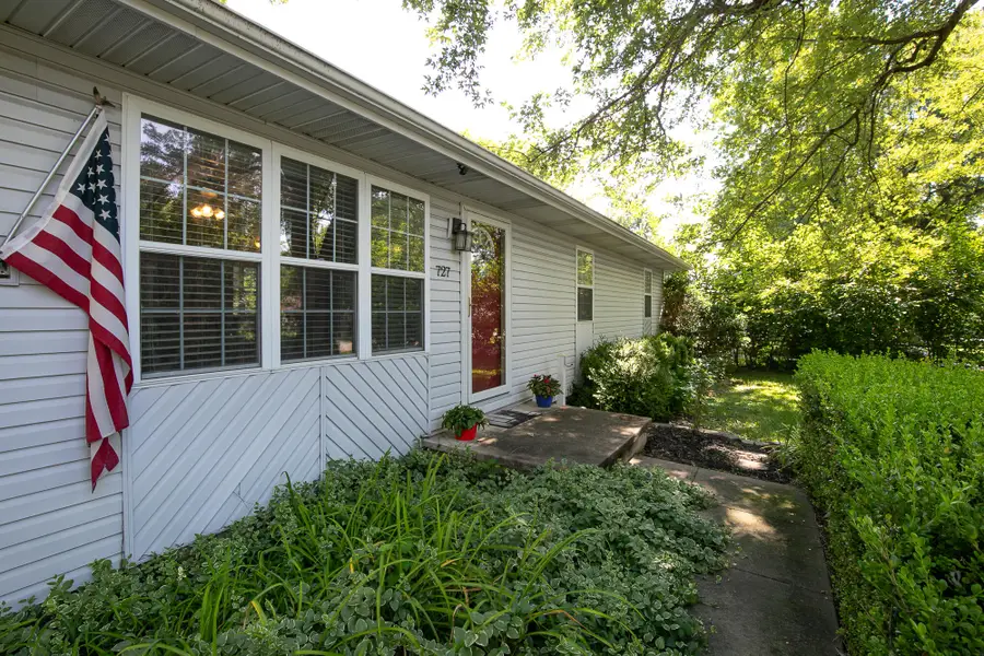 727 W Hughs Street, Bolivar, MO 65613 - #3