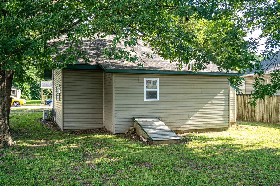 1009 W Cass Avenue, West Plains, MO 65775 - #2