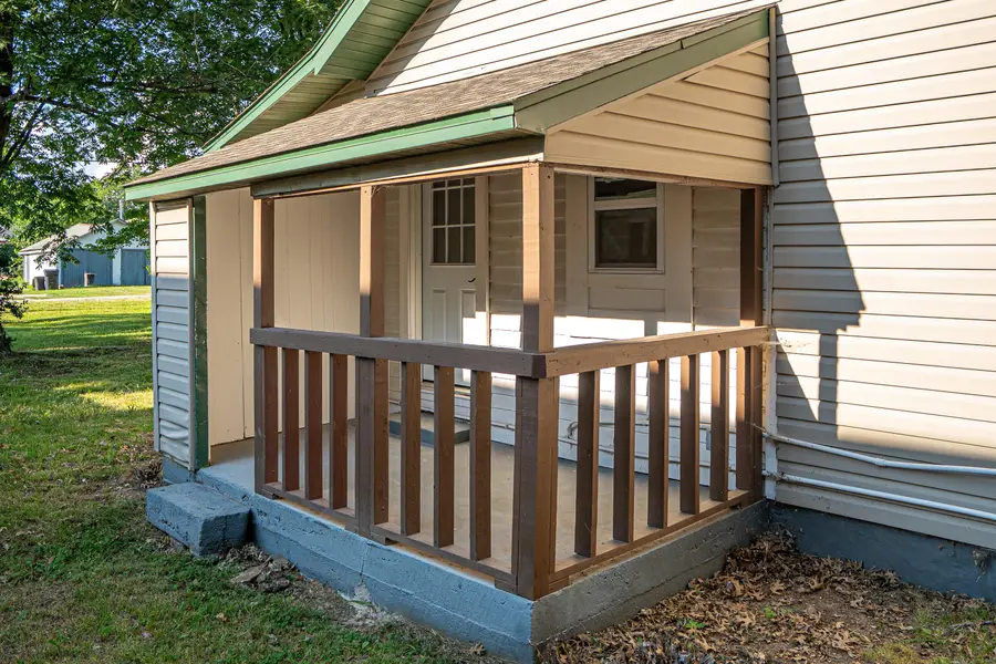 1009 W Cass Avenue, West Plains, MO 65775 - #3