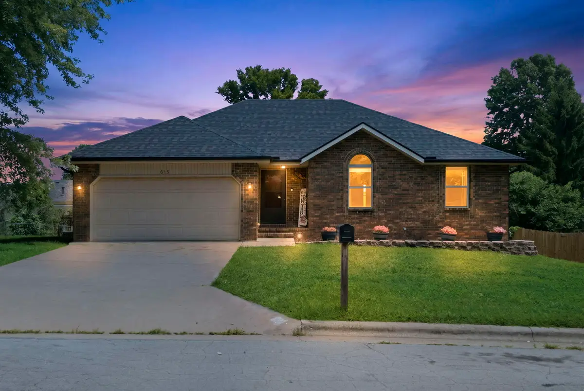 615 E Sunset Avenue, Nixa, MO 65714 - #1