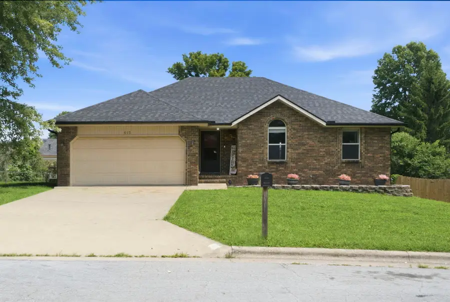 615 E Sunset Avenue, Nixa, MO 65714 - #2