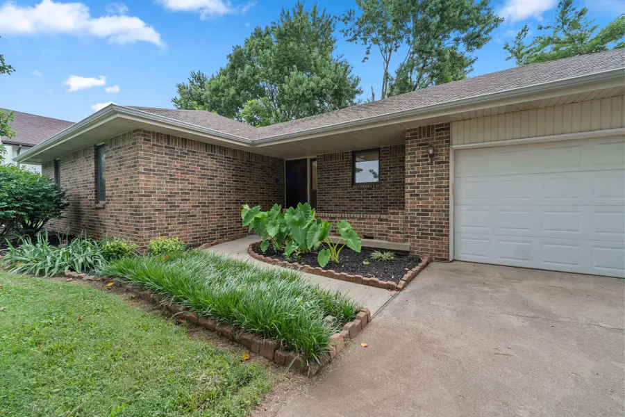2119 W Nottingham Street, Springfield, MO 65810 - #2