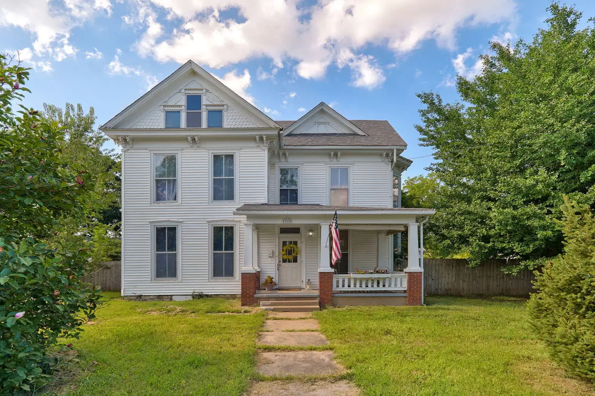 925 W Walnut Street, Springfield, MO 65806 - #1